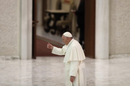 Le pape François, au Vatican, le 28 octobre. ALESSANDRA TARANTINO AFB Facebook Like Jésus a dit likez vous les uns les autres.jpg, nov. 2020