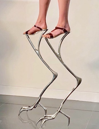 Piece from Surplus Tension by Hannah Levy chaussures de rapace.jpg, oct. 2021