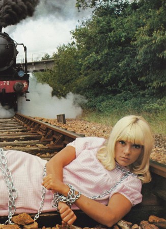 Sylvie Vartan si je chante Paris Filipacchi 1983  train attachée sur les rails les mains liées.jpg, fév. 2021