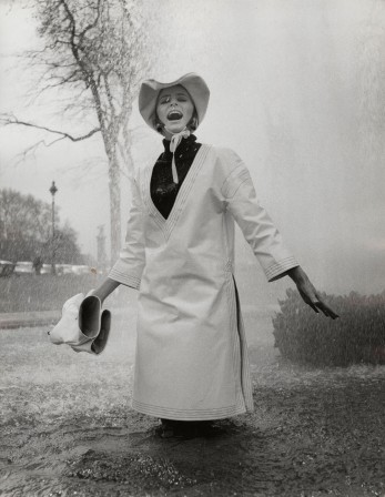 The white PVC raincoat from the Wet Collection worn here by Jill Kennington in 1963 features in the Mary Quant exhibition.jpg, oct. 2020