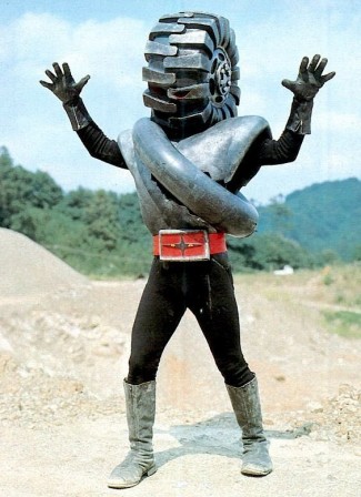 Tire Mask Taiya Kamen 70 is the sixteenth of Black Cross Commander-in-Chief Golden Mask's Masked Monsters episode 70 1976 pneu.jpg, juin 2021