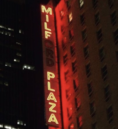 elle avait ses habitudes au Milford Plaza Times Square Hotel New York Manhattan.jpg, nov. 2022