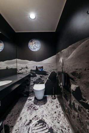 on a chié sur la lune tintin toilettes.jpg, déc. 2022