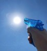 pistolet à eau viser le soleil toi aussi lutte contre le réchauffement climatique.jpg, oct. 2022