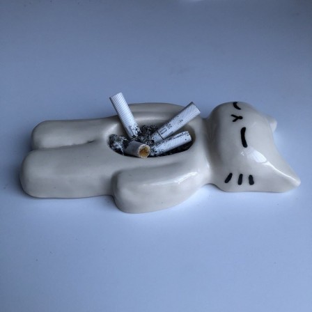 tabagisme des jeunes cendrier Hello Kitty.jpg, févr. 2024