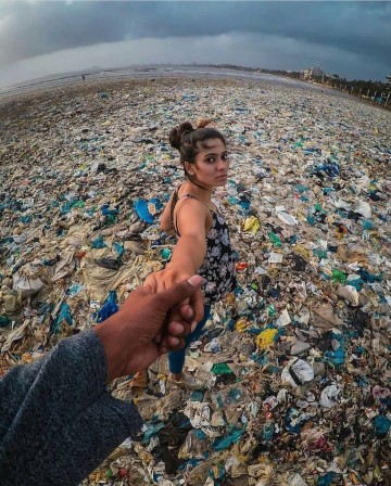 Emmenez-moi au bout de la terre Emmenez-moi au pays des ordures Il me semble que la misère Sur la décharge serait moins dure.jpg