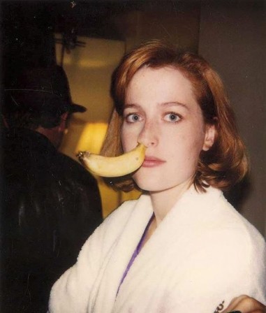 FBI_Special_Agent_Dana_Scully_Xfiles_banane.jpg