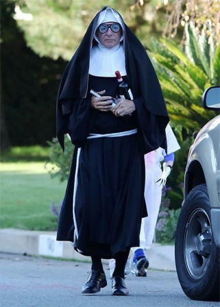 Harrison Ford nonne.jpg