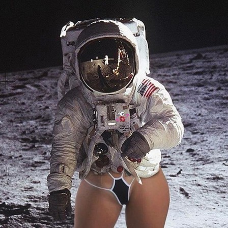 cosmonaute on a marché en talons sur la lune.jpg