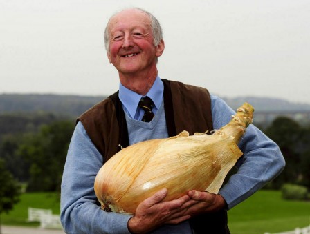 the biggest onion in the world record le plus gros oignon du monde.jpg, mar. 2021