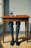 les pieds sous la table