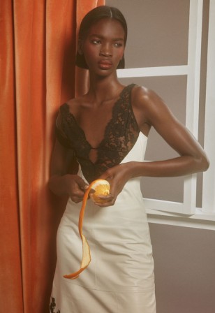 Aamito_Stacie_Lagum_by_Charlotte_Wales_femme_noire_orange_pim_s.jpg