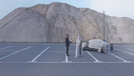 Ada_Zielinska_parking_rencontre_statue_voiture.jpg