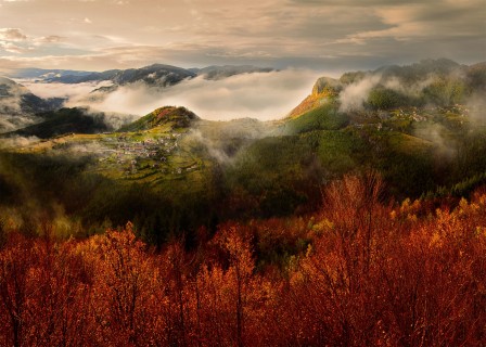 Albena Markova Tais montagne d'automne.jpg