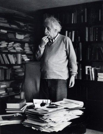 Albert_Einstein_doute.jpg