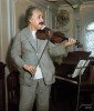 Albert Einstein jouant du violon circa 1930.jpg