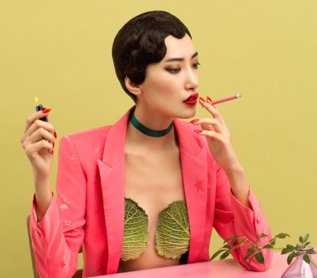 Aleksandra_Kingo_feuilles_de_chou_vegan_jusqu_au_bout_des_seins.jpg