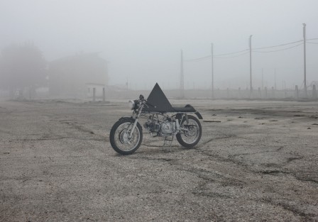 Andrea_Galvani_moto_triangle_les_francs-macons_a_moto.jpg