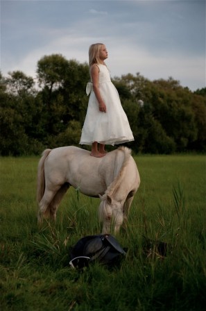 Anna Ajtner le dos du cheval.jpg
