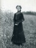 August_Sander_femme_elegante_champs_anniversaire.jpg