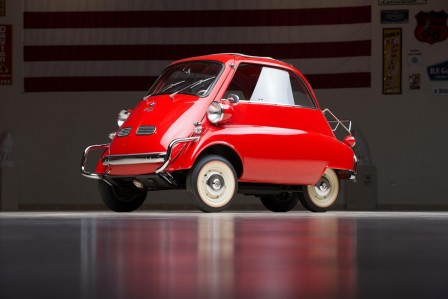 BMW Isetta 300 US-spec 1957–62 père Noël.jpg