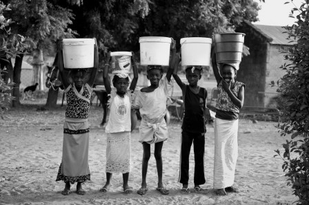 Benya Acame les porteuses d'eau.jpg