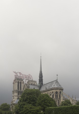 Bernat_Ivars_eglise_notre_dame_de_Paris_sponsor_Coca_Cola.jpg