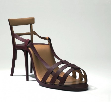 Birgit_Jurgenssen_chaise_chaussure_bienvenue_psychanalyse.jpg