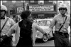Bruce_Davidson_arrestation_femme_noire_bonjour.jpg