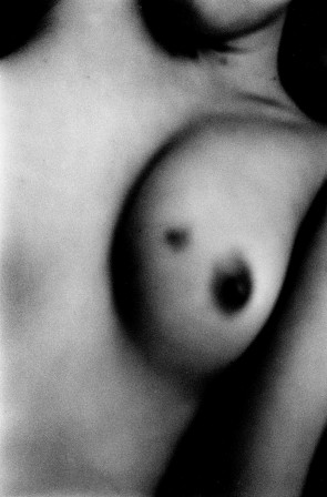 Daido_Moriyama_le_teton_fantome_erotisme.jpg