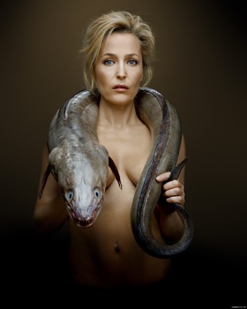 Denis Rouvre Gillian Anderson posing for the BLOOM Fishlove campaign.jpg