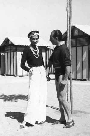 Elle_1930_Coco_Chanel_les_elegants_je_me_souviens_Coco_aimait_beaucoup_ma_tenue_de_plage.jpg