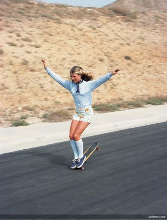 Ellen_O_Neal__the_greatest_woman_freestyle_skateboarder_in_the_1970s_skate_bienvenue_anniversaire.jpg