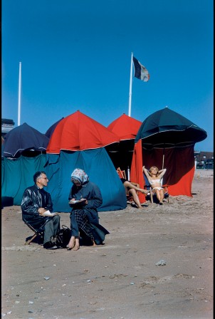 Elliott_Erwitt_Deauville_vieux_anniversaire.jpg