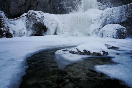 Emmanuel Dautriche rivière gelée cascade glace.jpg