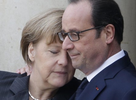 François Hollande et Angela Merkel l'amour toujours l'amour.jpg