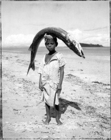 Gian_Paolo_Barbieri_enfant_poisson_bon_appetit.jpg