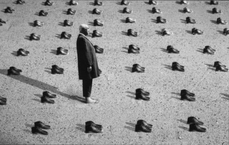 Gilbert_Garcin_defile.jpg