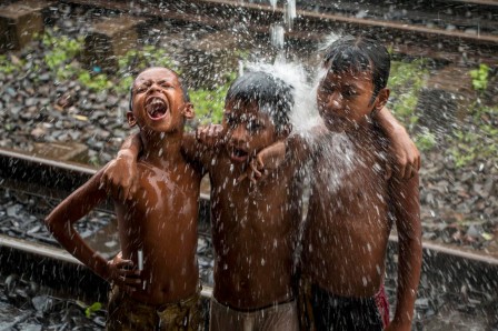 Hafizur Rahman Khan train liquide.jpg