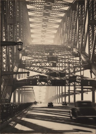 Harold_Cazneaux_pont_de_Sydney.jpg