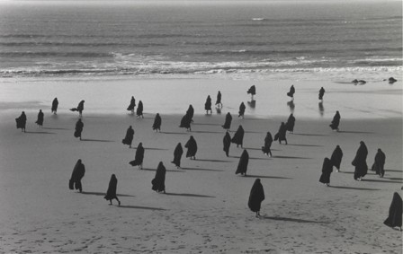 Henri Cartier-Bresson Lisbonne Portugal 1955 le burkini c'était mieux avant.jpg