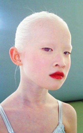 Isabel_Liberal_jeune_fille_noire_albinos.jpg