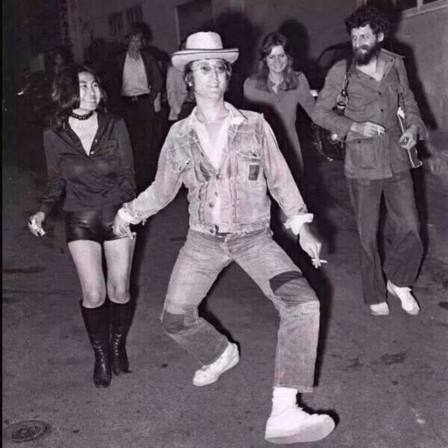 John Lennon The Absolute Madman en marche.jpg