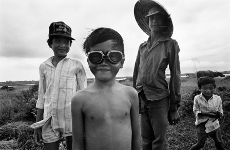 Joseph Rodriguez Vietnam l'été on jouait dans les champs de riz.jpg