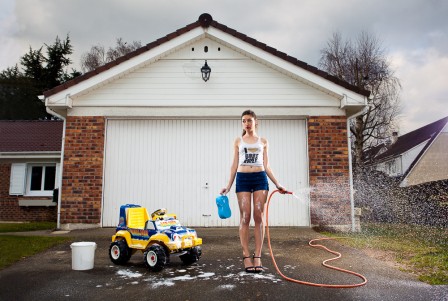 Julien_Mauve_femme_voiture_lavage.jpg