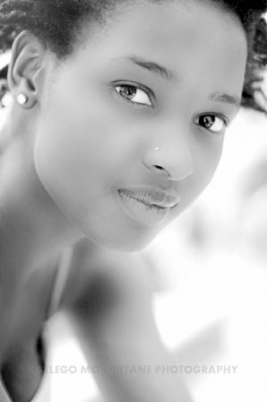 Katlego_Mokubyane_femme_noire_sourire.jpg
