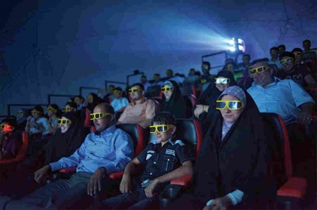 Kitra_Cahana__cinema_3D_lunettes_bienvenue.jpg