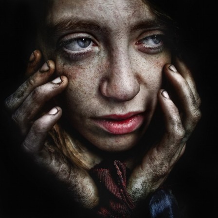 Lee Jeffries les ongles roses Michelle.jpg