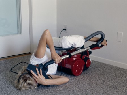 Lee_Materazzi_aspirateur_combat_quotidien_pour_la_proprete.jpg