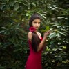Magdalena_Berny_fille_brune_fleur.jpg